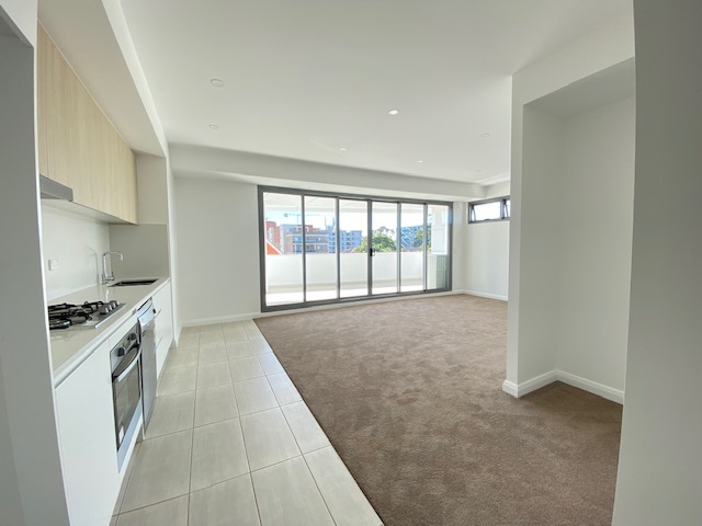 Modern Near New 3 bedroom Apartment ! Affordable