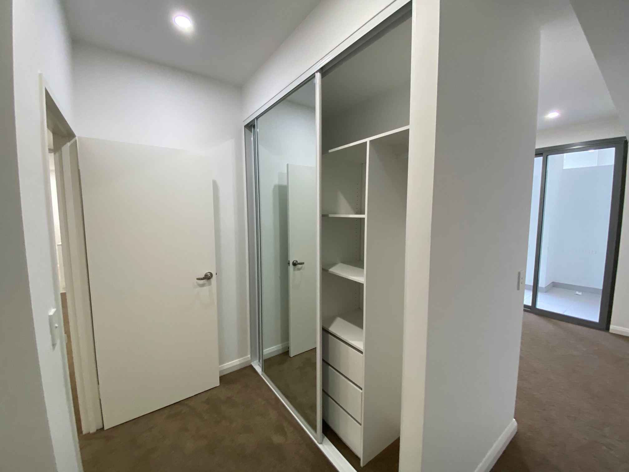 Modern Near New 2 bedroom Apartment ! Spacious and Privacy